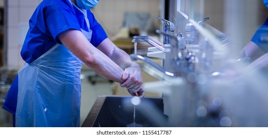 5,992 Health worker hand washing Images, Stock Photos & Vectors ...