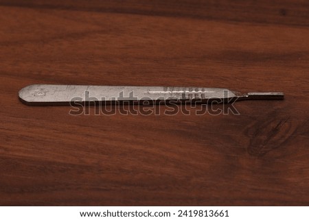 A surgical instrument called Bard Parker handle o BP handle number 5 used hold surgical blades. The instrument used to place incision or other surgical procedures.