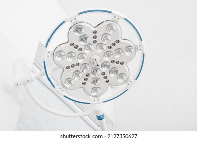 Surgical Round Light. Medical Led Ceiling Lamp. Empty Operating Room In A Hospital With Treatment Table Lamp. Blank Emergency Surgery Room Concept. Surgical Equipment. Clinic Interior For Background.