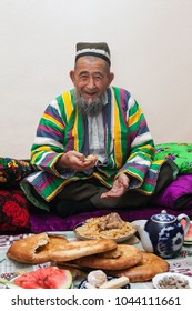 Surkhandarya region.Uzbekistan.September 19, 2010.Man in traditional Uzbek attire eating pilaf for the wedding of friends in Termez.Uzbekistan