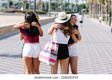 Surprise Reunion Of Four Friends At The Beach