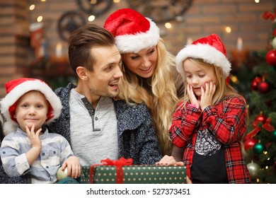 Surprised Family Christmas Tree Stock Photo 527373451 | Shutterstock