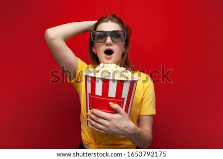 Similar – kleiner Junge Kind mit Popcorn auf blauem Hintergrund