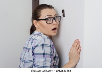 3,627 Door Peeping Images, Stock Photos & Vectors | Shutterstock