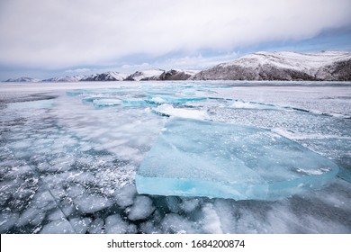 Gefrorener See Bilder Stockfotos Und Vektorgrafiken Shutterstock