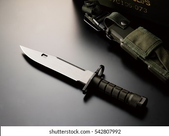 サバイバルナイフ の画像 写真素材 ベクター画像 Shutterstock