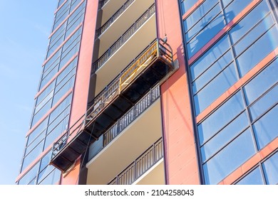 204 Installation scaffolding high altitude work Images, Stock Photos