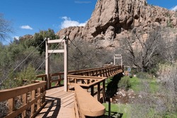 Pont De Suspension Sur Les Sentiers De Randonnée De Boyce Thompson Arboretum - Superior Arizona