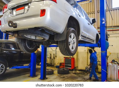 3,769 Car lifter Images, Stock Photos & Vectors | Shutterstock