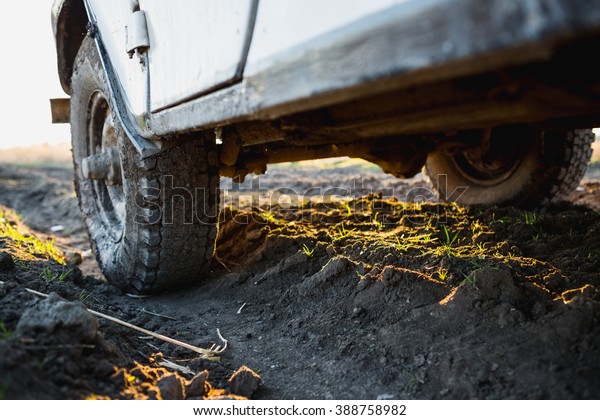  SUV off-road dirt, car\
bottom