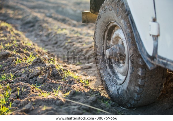 SUV off-road dirt, car
bottom