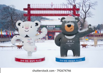 Suwon-si, Gyeonggi-do, South Korea January 13, 2018, Pyeongchang Winter Olympics And Paralympics Mascots Soohorang, Bandabi Is Covered With Snow
