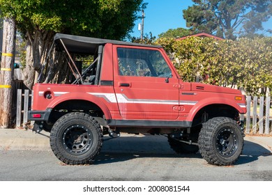 Suzuki Samurai JX Compact Sport Utility Vehicle Parked Outdoors. Side View. Super Swamper TSL Off Road Tires - Santa Jose, California, USA - 2021