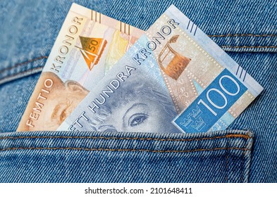 Swedish kronor banknotes sticking out of the blue jeans pocket