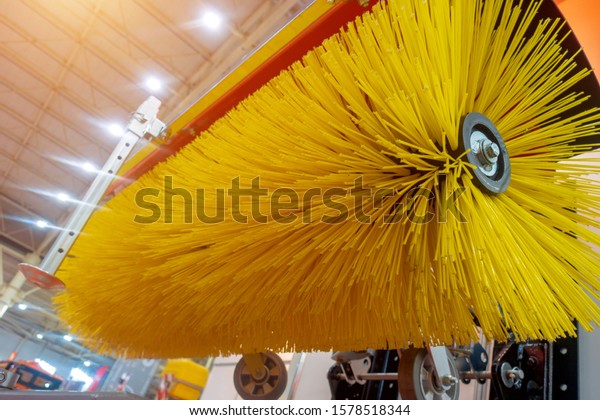 Sweeping brush for\
cleaning roads and\
streets