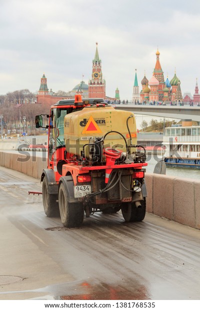 sweeping\
machine for any carrier vehicle. embankment mowers. Gerhard Ducker\
Maschinenfabrik Stadtlohn, Germany. Watering and cleaning the\
streets near the Kremlin, Moscow March 2019\
