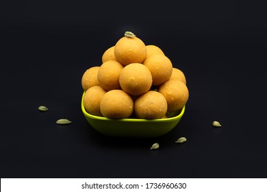 Sweet Besan Ladoo With Cardamom