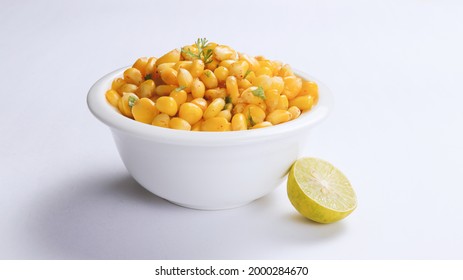 Sweet Corn Chat Or Steamed Yellow Sweet Corn, Chat Masala And Lemon, Served In White Bowl. Indian Chat Or Snack. Sweetcorn Or Sweet Corn On Isolated White Background