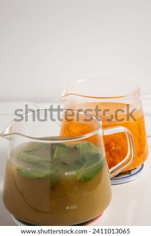 sweet eason tea in a teapod