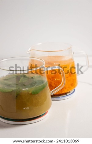 sweet eason tea in a teapod
