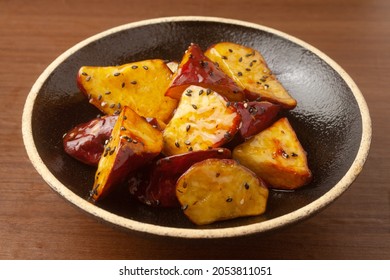 Sweet potatoes fried in oil and then caramelized, Daigakuimo
