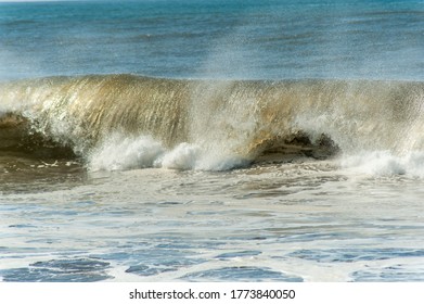 Swell On The Beaches Of The Pacific Ocean, La Libertad El Salvador