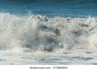 Swell On The Beaches Of The Pacific Ocean, La Libertad El Salvador