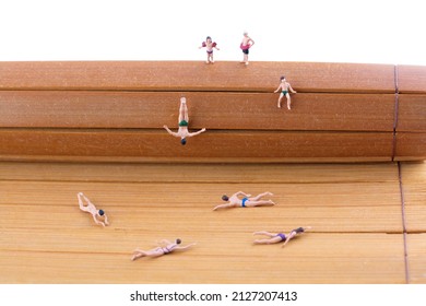 The swimming doll model on the miniature creative script