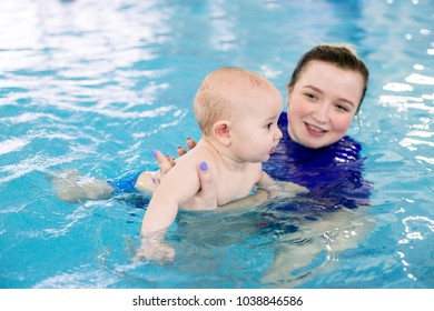 Young Mother Swimming Instructor Happy Little Stock Photo 652100950 ...