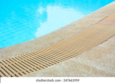 Swimming Pool Edge With Drain