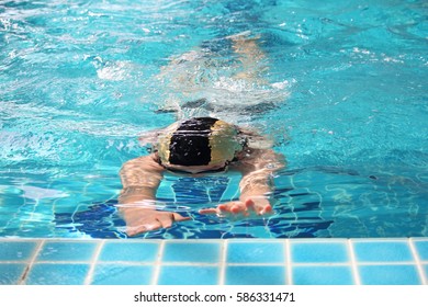 Swimming In The Pool To Reach ,finish Line