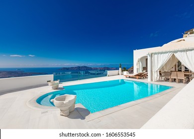 Swimming Pool With Sea View. White Architecture On Santorini Island, Greece. Beautiful Landscape With Sea View. Luxury Resort Swimming Pool In Santorini, Greece. Summer Vacation And Honeymoon Concept