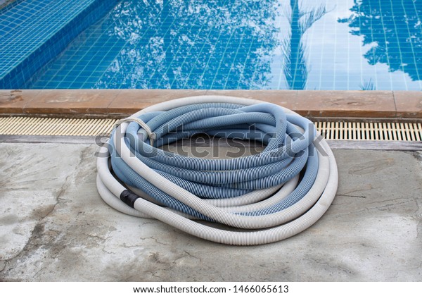 clean vacuum cleaner hose