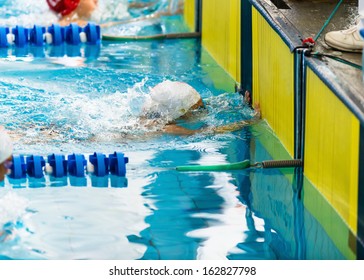 Swimming Race: Touch Down