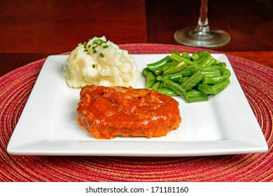 Swiss Steak With Mashed Potatoes And Green Beans