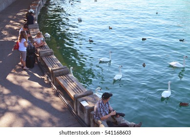 ZÃ¼rich, Switzerland - 27 Aug 2016 : Quaianlagen, Or Seeuferanlagen On Lake Zurich, The Quaysides Are Considered An Important Milestone In Current Developments