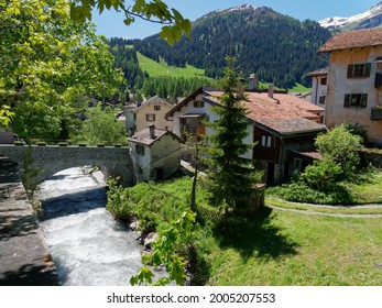 Splügen, Switzerland. A Charming Swiss Alpine Village On The Splügen Pass, Splügenpass. A Great Place To Eat And Enjoy The Gorgeous Scenery.