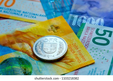 Schweizer Geldscheine und Münzen