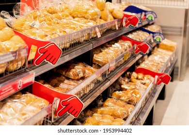 Sydney, Australia 2019-11-22 Various Bread In Bread Aisle At Coles Supermarket. Selective Focus