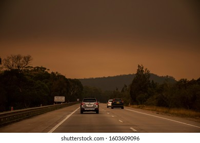 Sydney, Australia 2019-12-30 Australian Bushfire: Dark Orange Sky Other The Hume Highway Near Welby, NSW At 4 Pm. Unhealthy Air Conditions. Slightly Discfocussed Image Because Of Smoke In The Air.