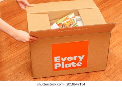 Sydney, Australia 2021-07-17 Hands Opening Every Plate Cardbord Box With Meal Kits. Subscription Delivery Meal Kit Service.