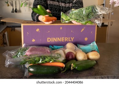 Sydney, Australia 2021-08-04 Dinnery Cardbord Box With Meal Kits Open On A Kitchen Counter. Australian Subscription Delivery Meal Kit Service