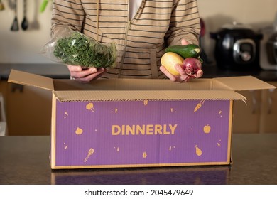 Sydney, Australia 2021-08-04 Dinnery Cardbord Box With Meal Kits Open On A Kitchen Counter. Australian Subscription Delivery Meal Kit Service