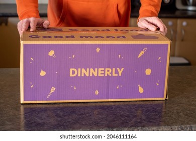 Sydney, Australia 2021-08-04 Dinnery Cardbord Box With Meal Kits On A Kitchen Counter. Australian Subscription Delivery Meal Kit Service