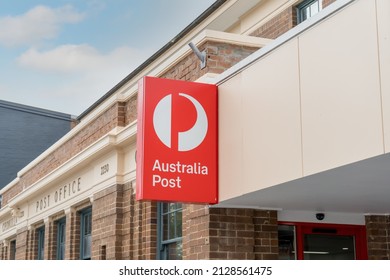 Sydney, Australia 2022-01-25 Australia Post Office Exterior View. Cronulla NSW 2230. Postage And Delivery