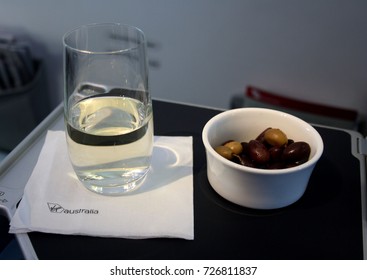 SYDNEY, AUSTRALIA TO AUCKLAND, NEW ZEALAND FLIGHT – FEBRUARY 28 2015: Virgin Australia Serves Its Business Class Passengers Wine And Snacks Aboard Flight VA142, Served By Its Boeing 737 Aircraft.