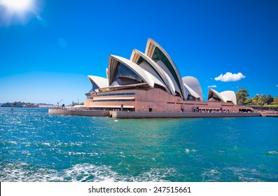 SYDNEY, AUSTRALIA - DECEMBER 21, 2014: The Iconic Sydney Opera House is a multi-venue performing arts centre also containing bars and outdoor restaurants. December 21, 2014 in Sydney, Australia.