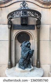 Sydney, Australia - February 12, 2019: Historic Bronze Statue Of Pet Dog Islay Of Queen Victoria Called The Legend Of. Near Her Statue In Front Of Victoria Building And Shopping Mall.