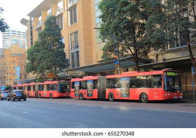 SYDNEY AUSTRALIA - JUNE 1, 2017: Sydney City Buses Picks Up Passengers In Downtown Sydney.