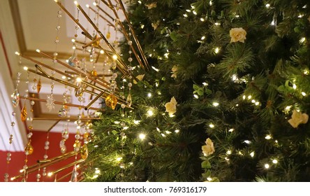 Sydney, Australia - November 03, 2017: It Is Always A Yearly Queen Victoria Building Tradition To Put Up The Swarovski Christmas Tree Every Christmas.